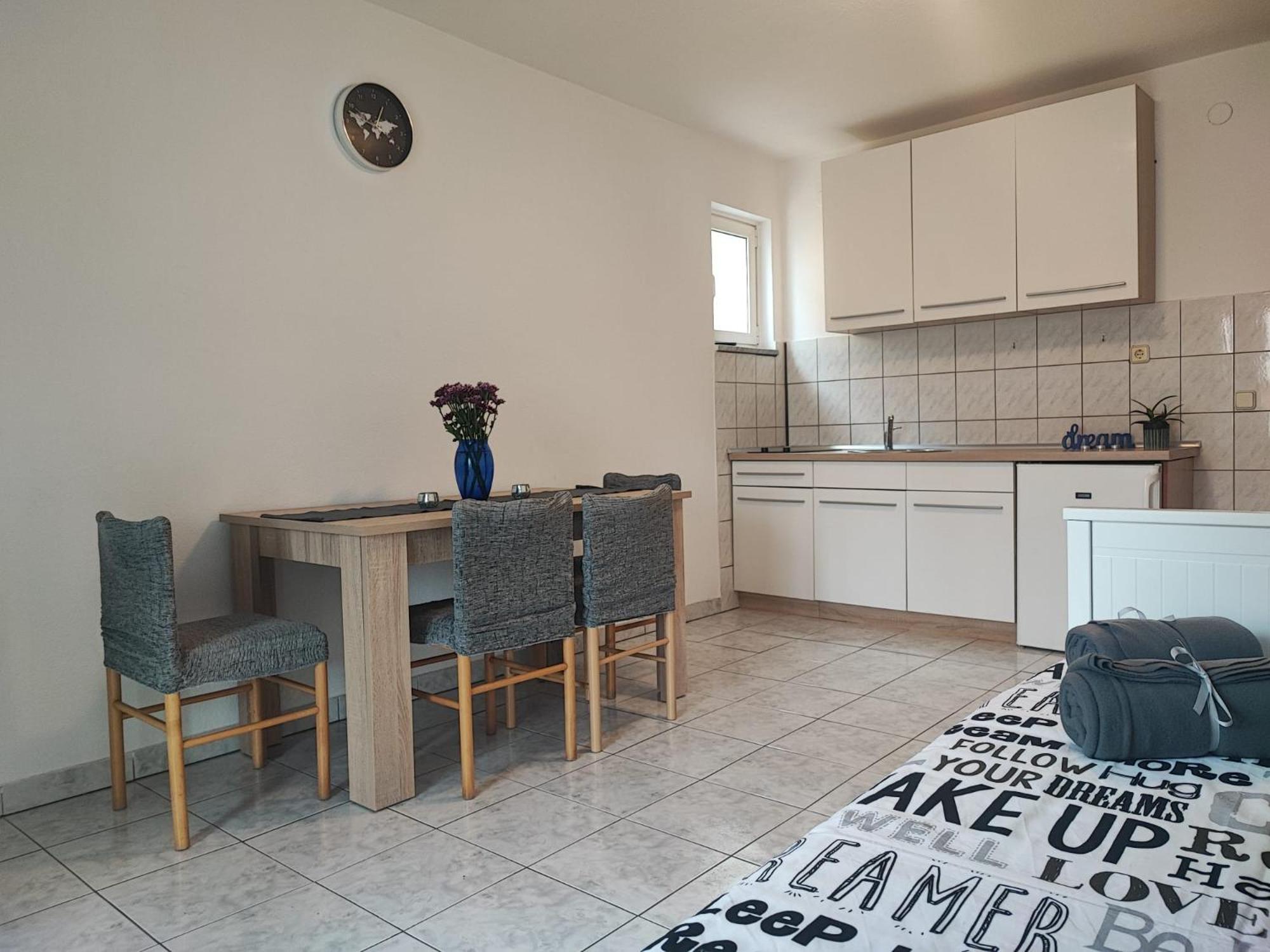 Luka Apartament *